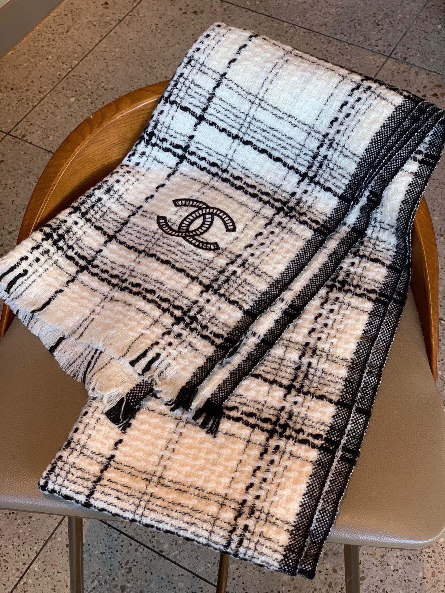 CC Scarf 200 CM In White With Black Stripes Cashmere 415341
