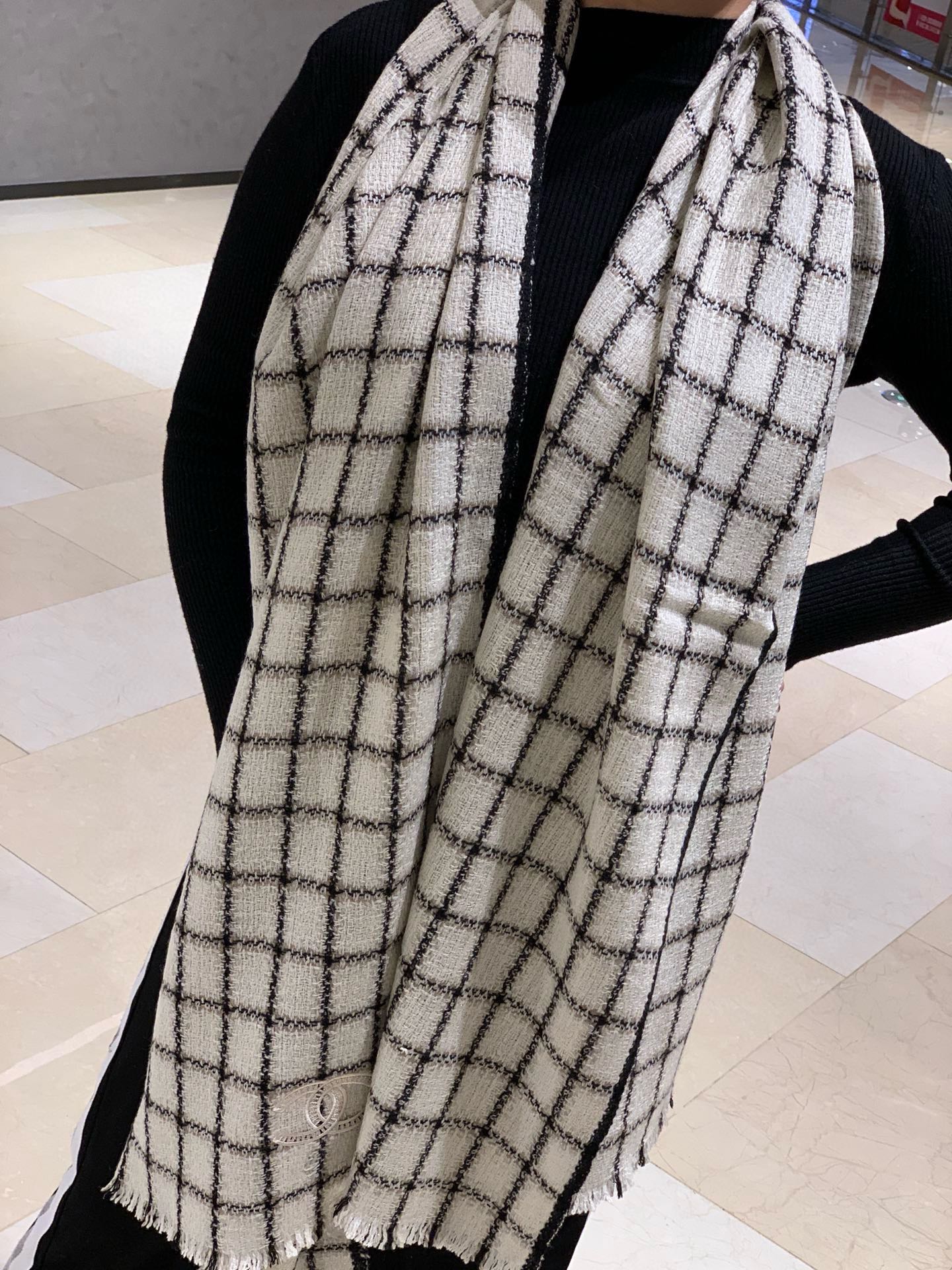CC Scarf 200 CM In White With Black Plaid Cashmere 416803