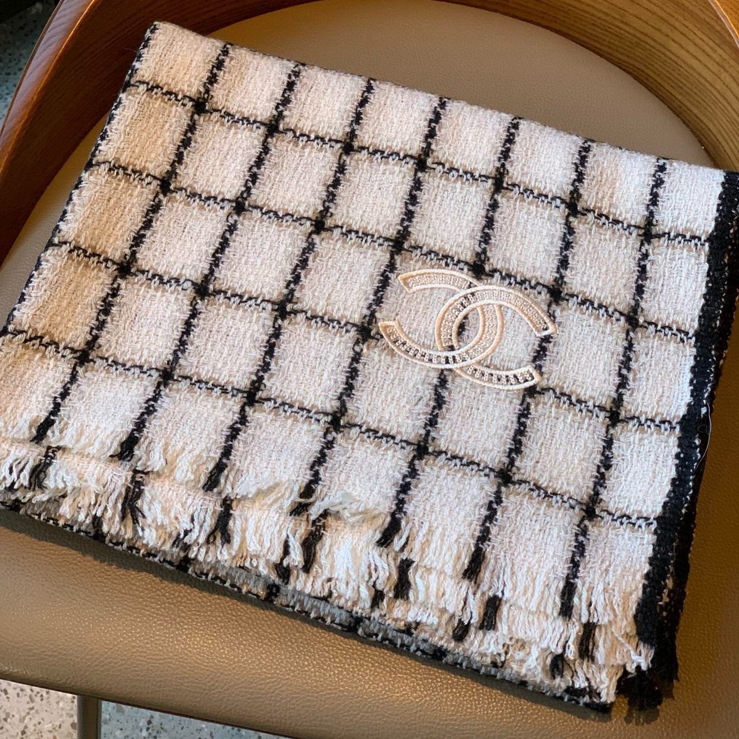 CC Scarf 200 CM In White With Black Plaid Cashmere 416803