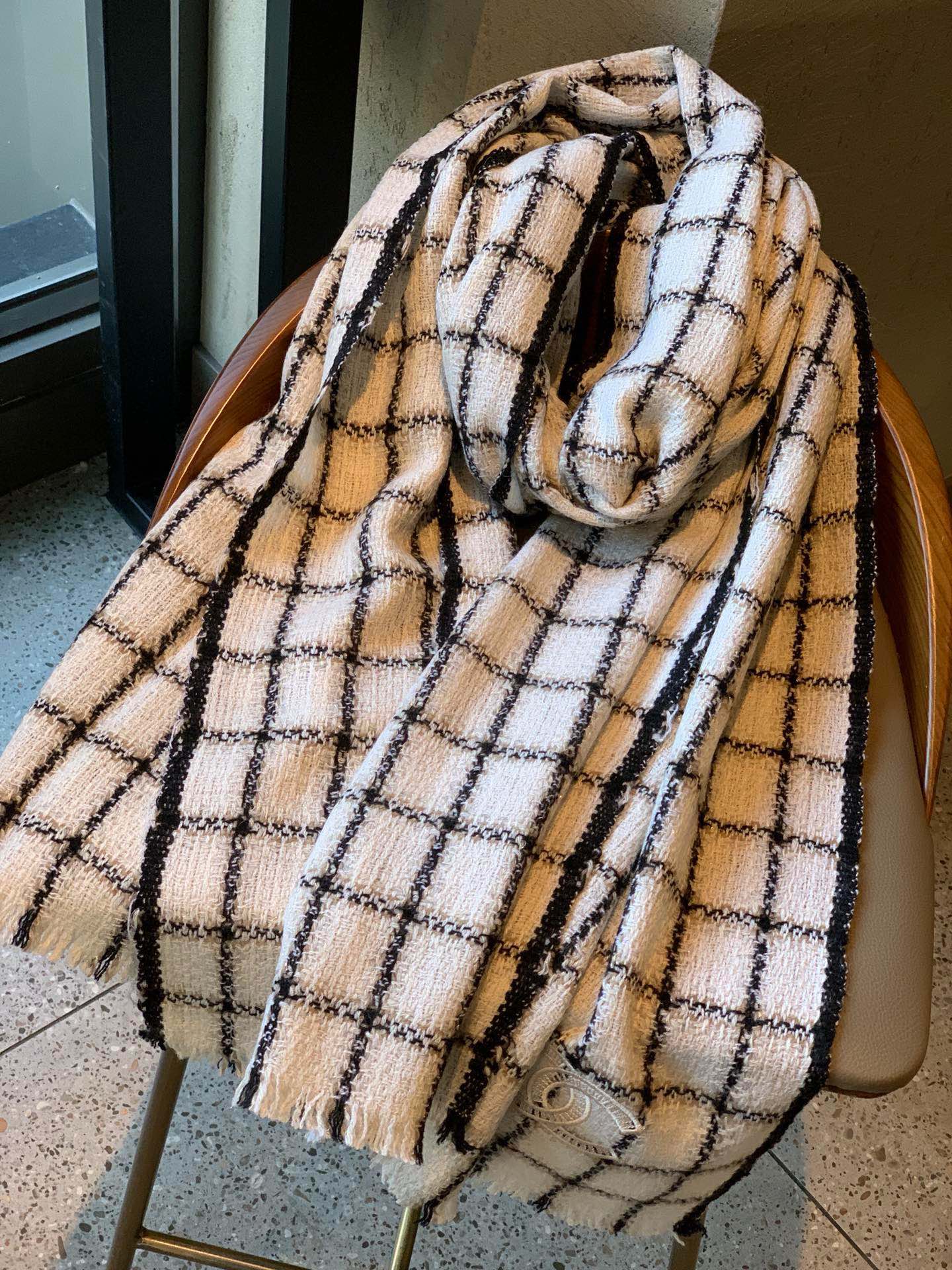 CC Scarf 200 CM In White With Black Plaid Cashmere 416803
