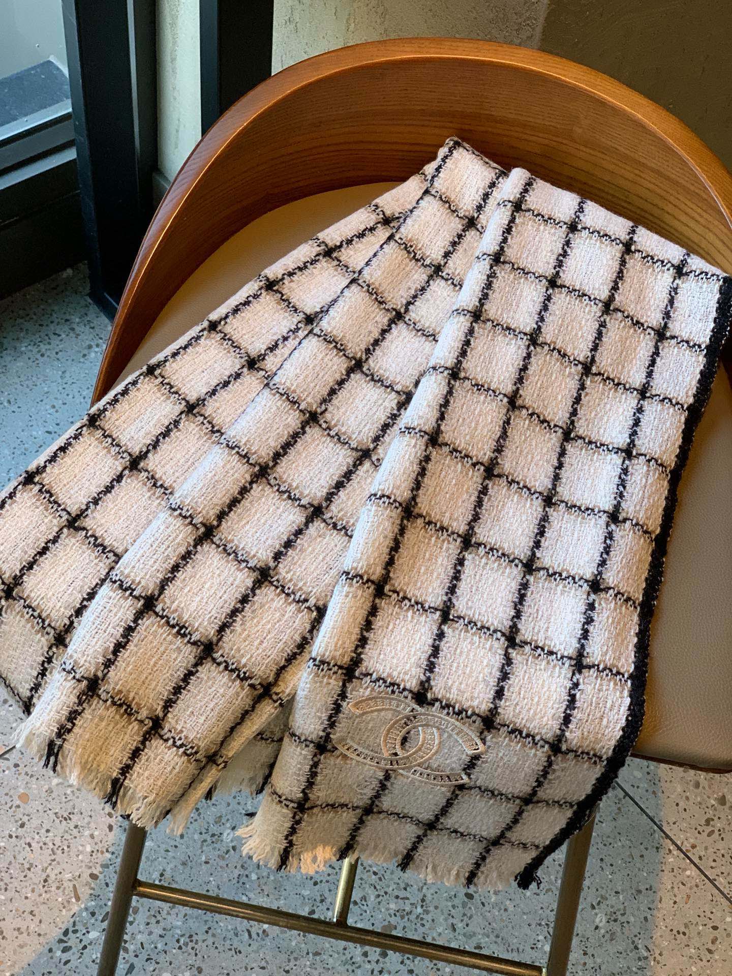 CC Scarf 200 CM In White With Black Plaid Cashmere 416803