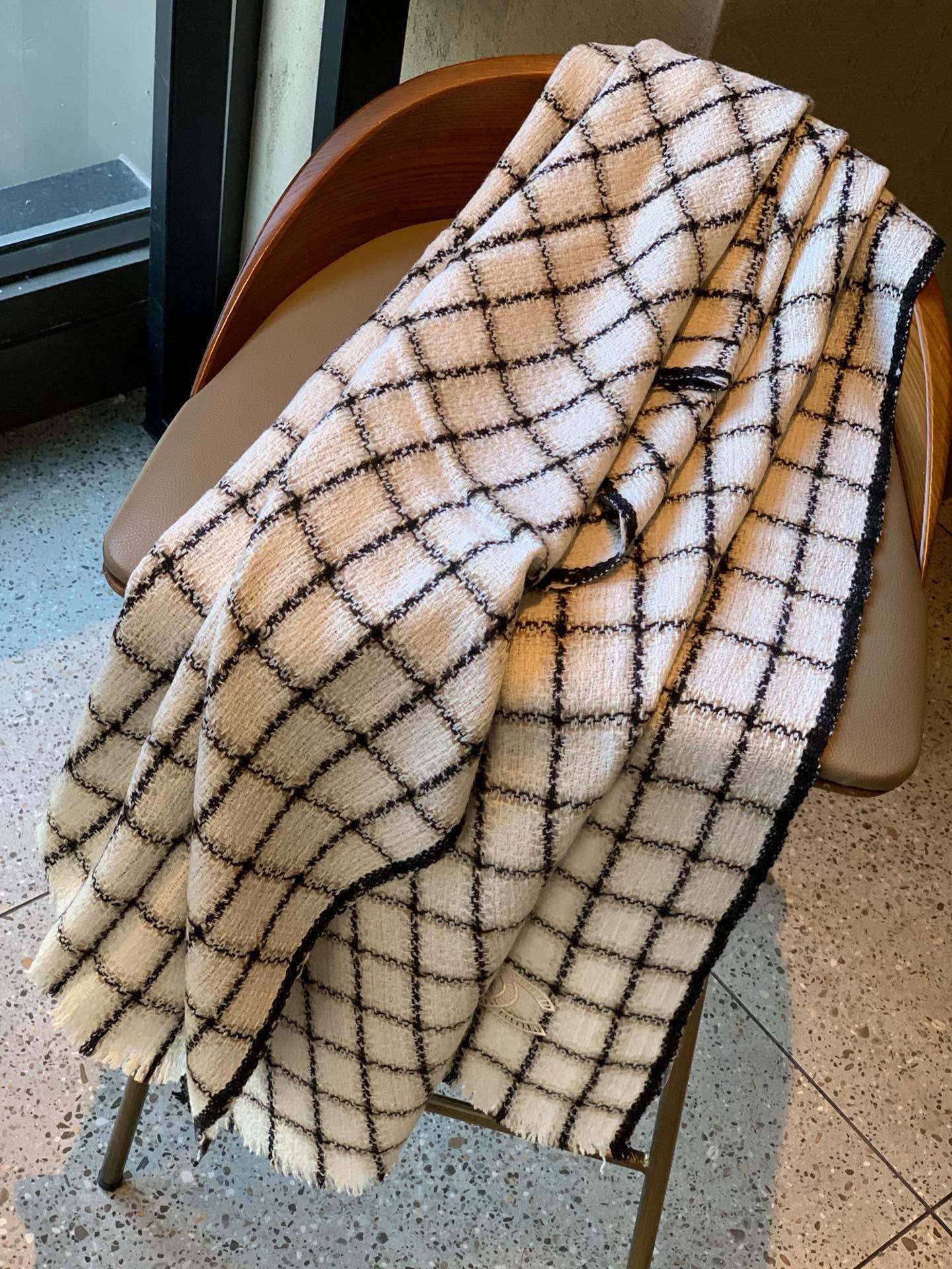 CC Scarf 200 CM In White With Black Plaid Cashmere 416803