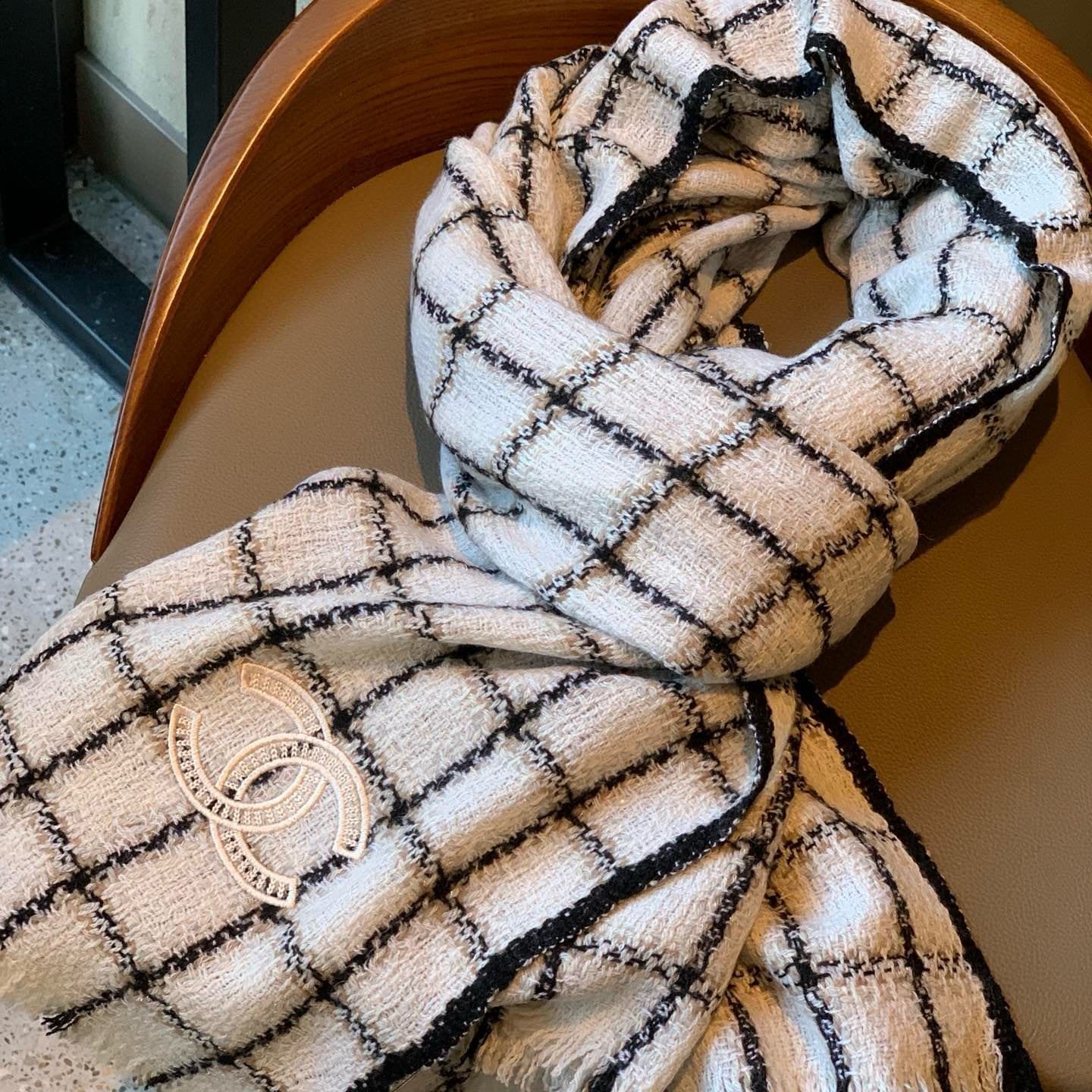 CC Scarf 200 CM In White With Black Plaid Cashmere 416803