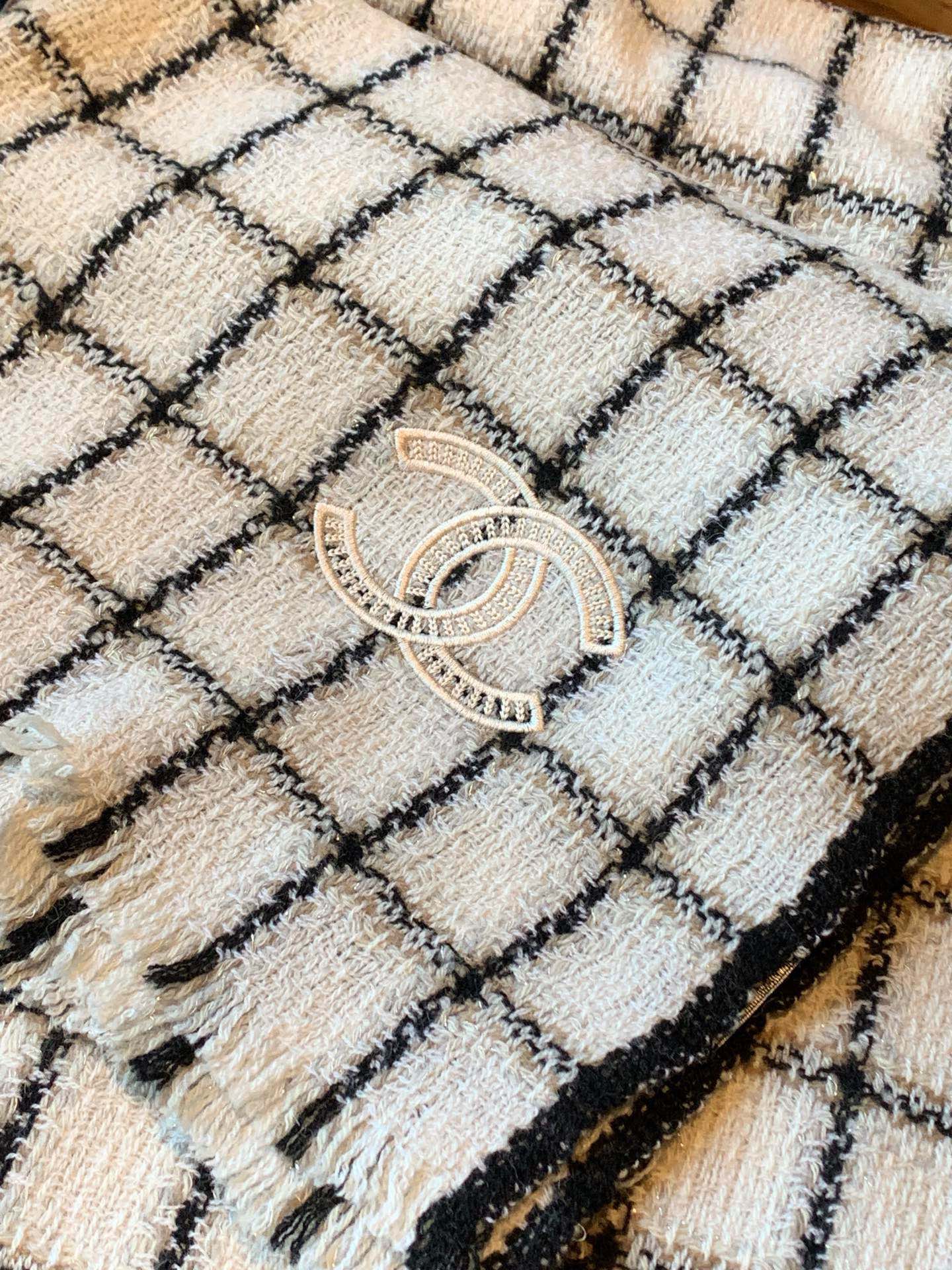 CC Scarf 200 CM In White With Black Plaid Cashmere 416803