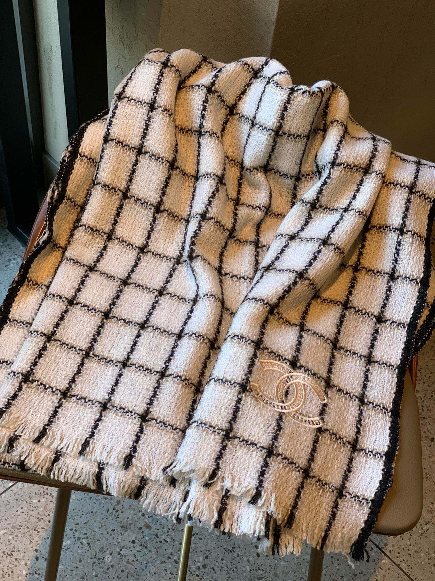CC Scarf 200 CM In White With Black Plaid Cashmere 416803