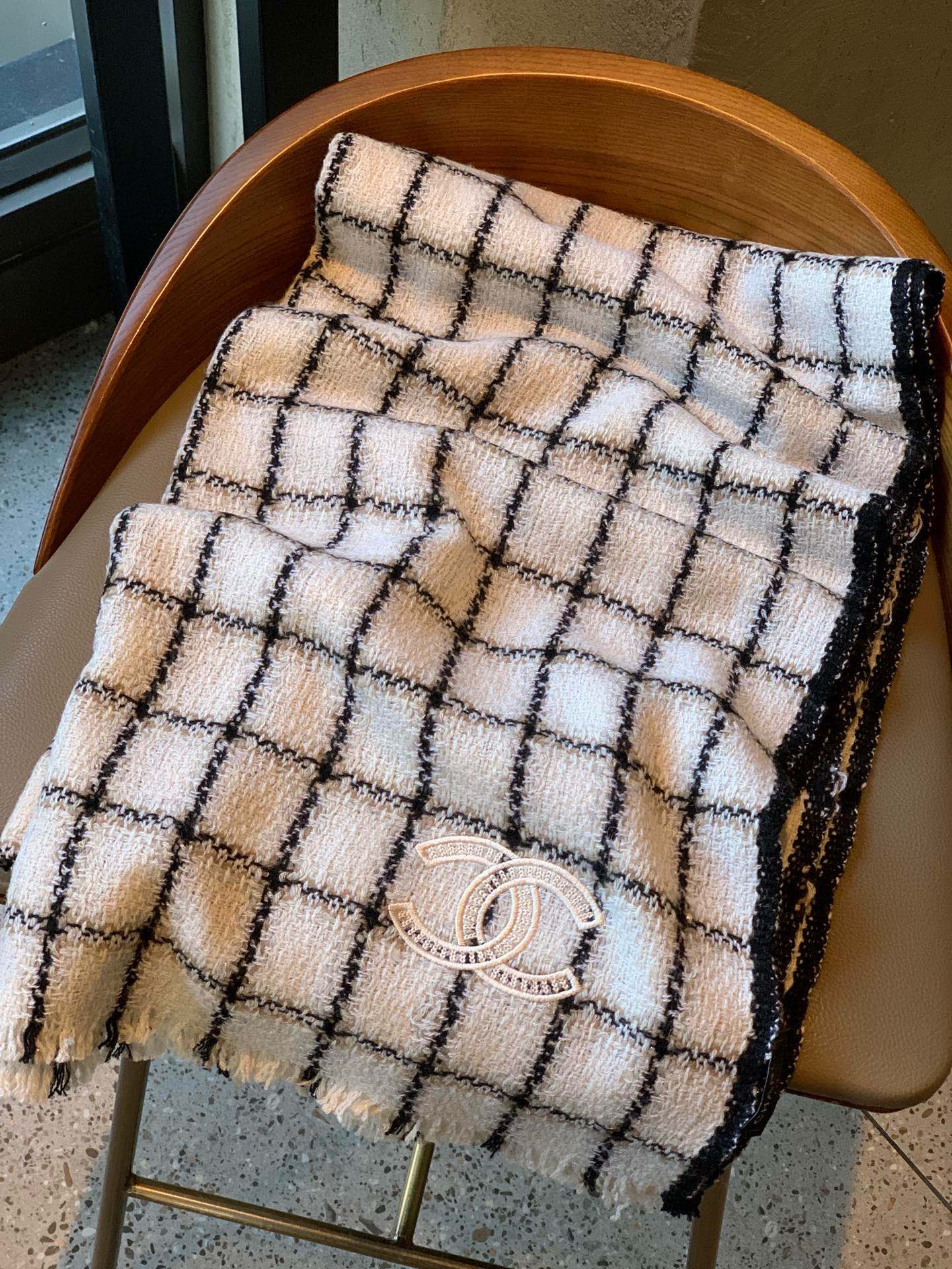 CC Scarf 200 CM In White With Black Plaid Cashmere 416803
