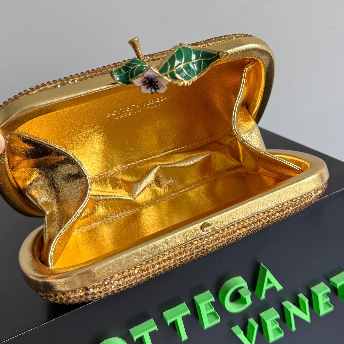 Bottega Veneta 2026 Knot Embellished Clutch 19cm Gold Crystal Leather Minaudière