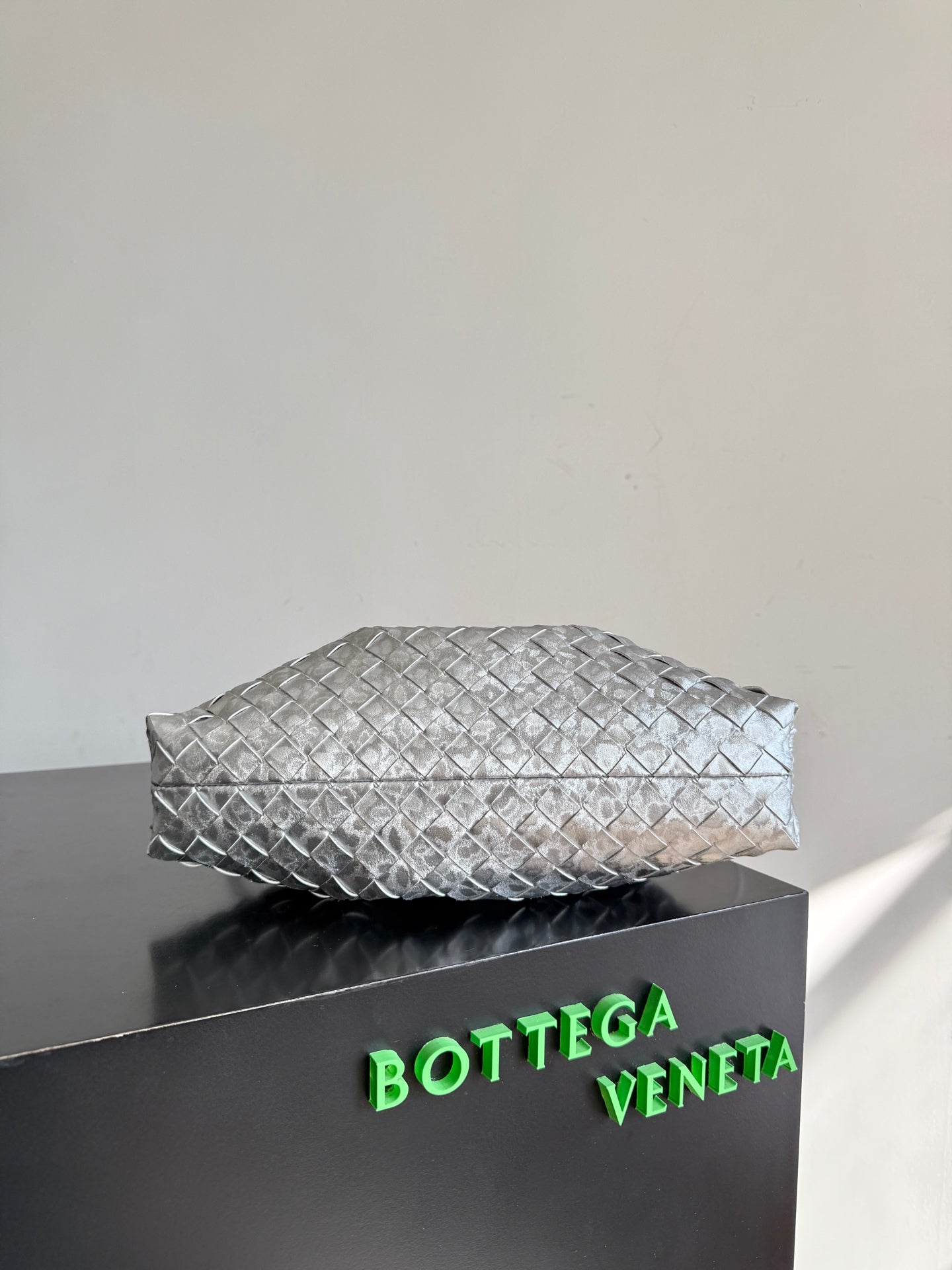Bottega Veneta 2026 Dustbag 33cm Silver Intrecciato Lamina Satin Leather