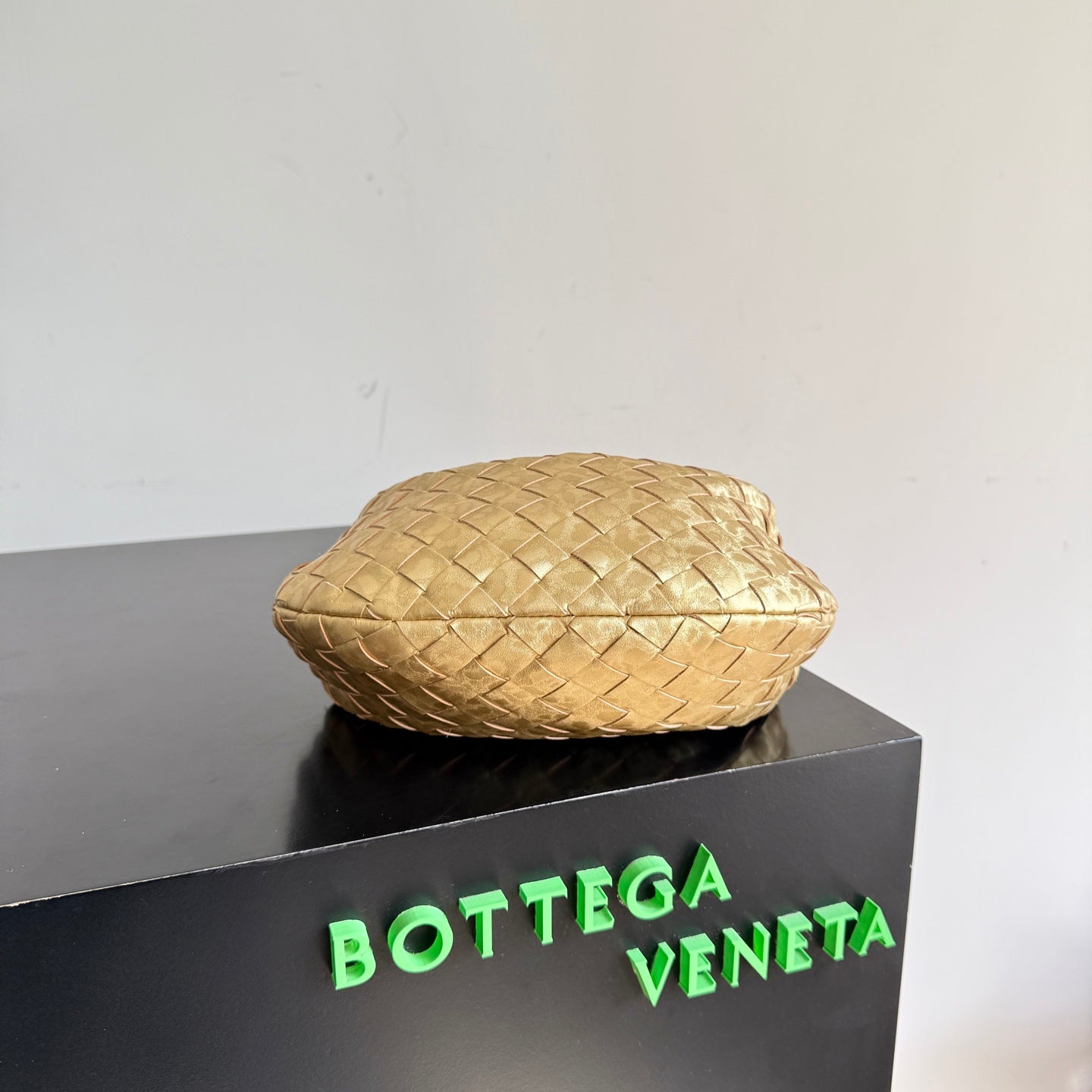 Bottega Veneta 2026 Jodie Bag 23cm Gold Lambskin 137032