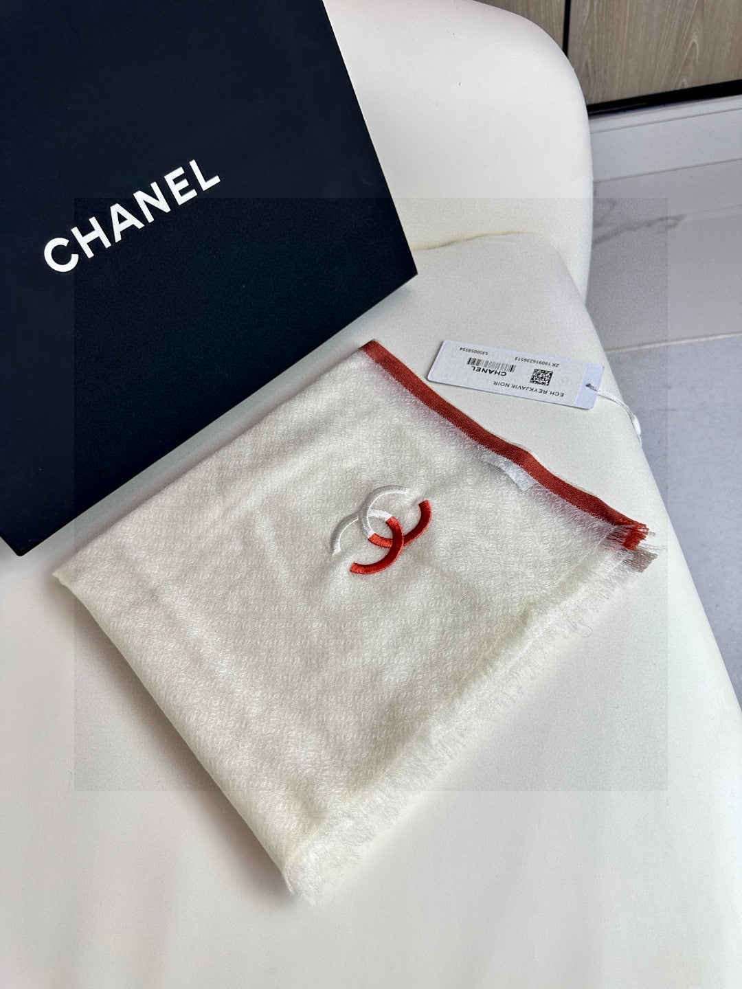 CC Scarf 180 CM In White With Red Border Cashmere Silk 287510
