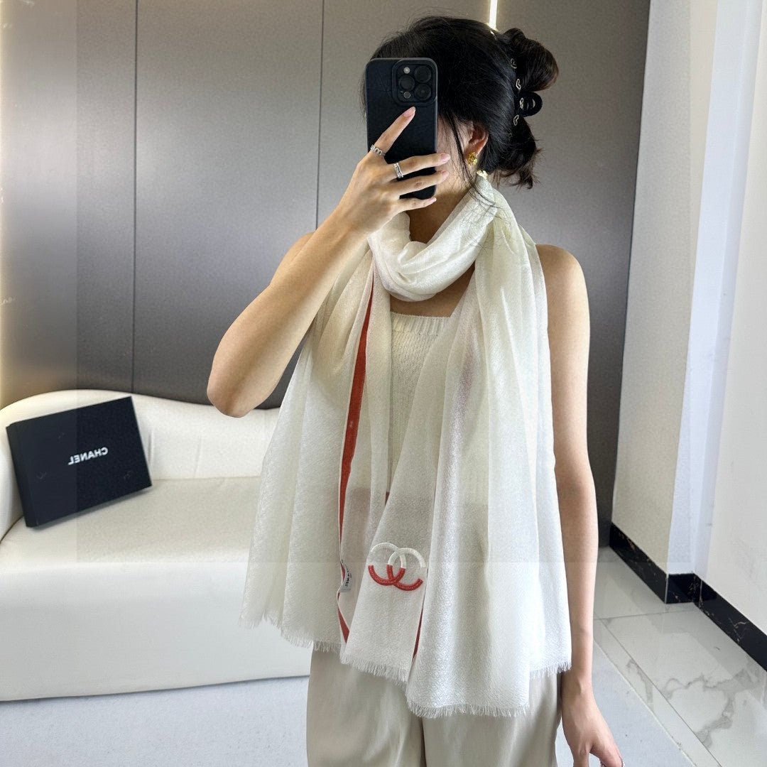 CC Scarf 180 CM In White With Red Border Cashmere Silk 287510