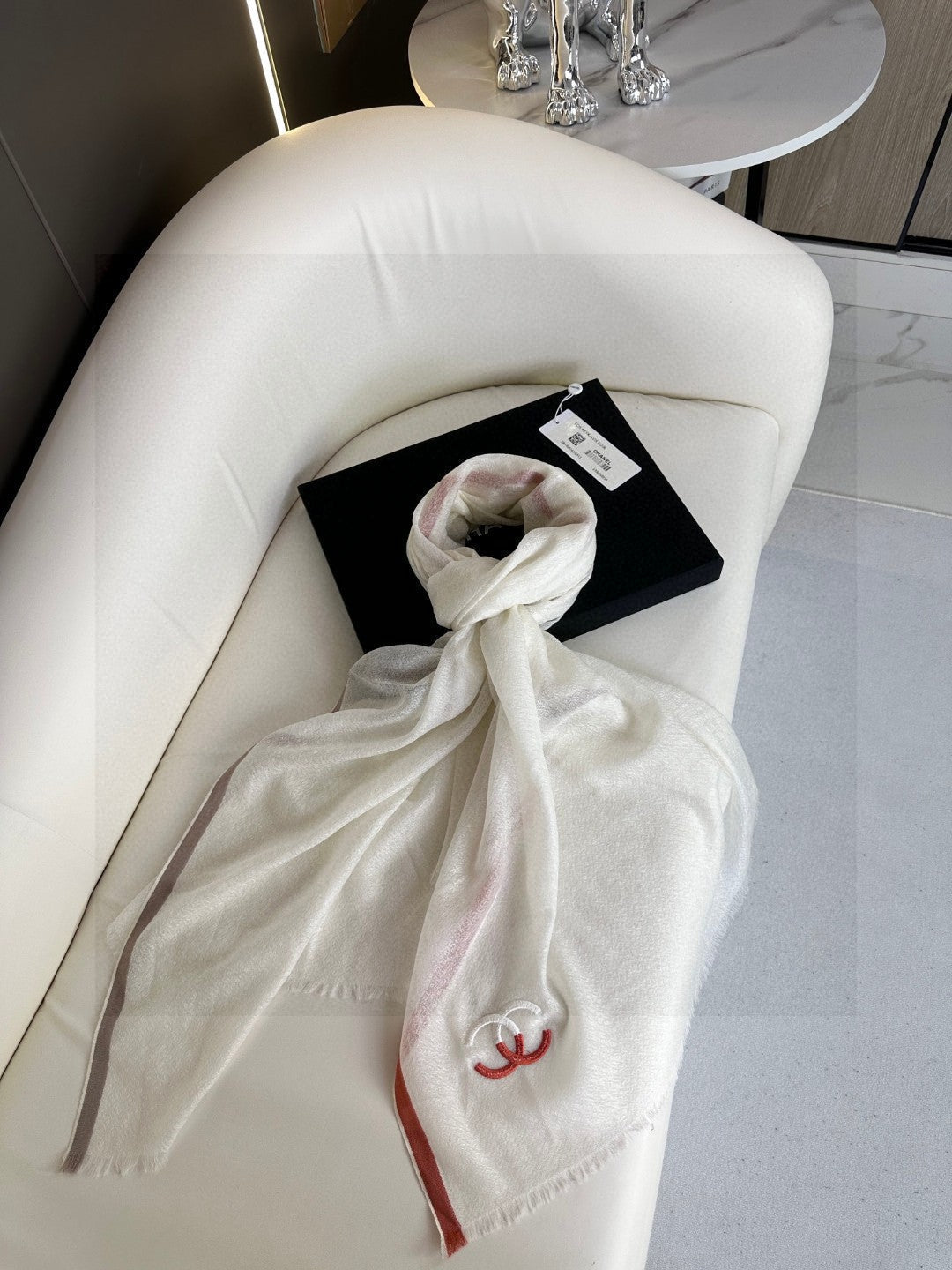 CC Scarf 180 CM In White With Red Border Cashmere Silk 287510