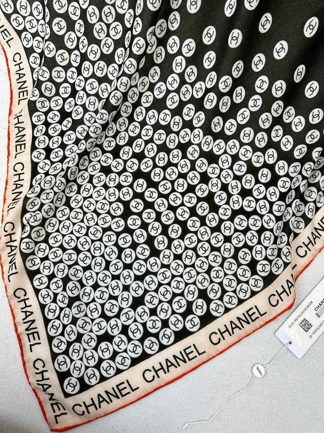 CC Square Scarf 140 CM In Black Mix White Cashmere 390937