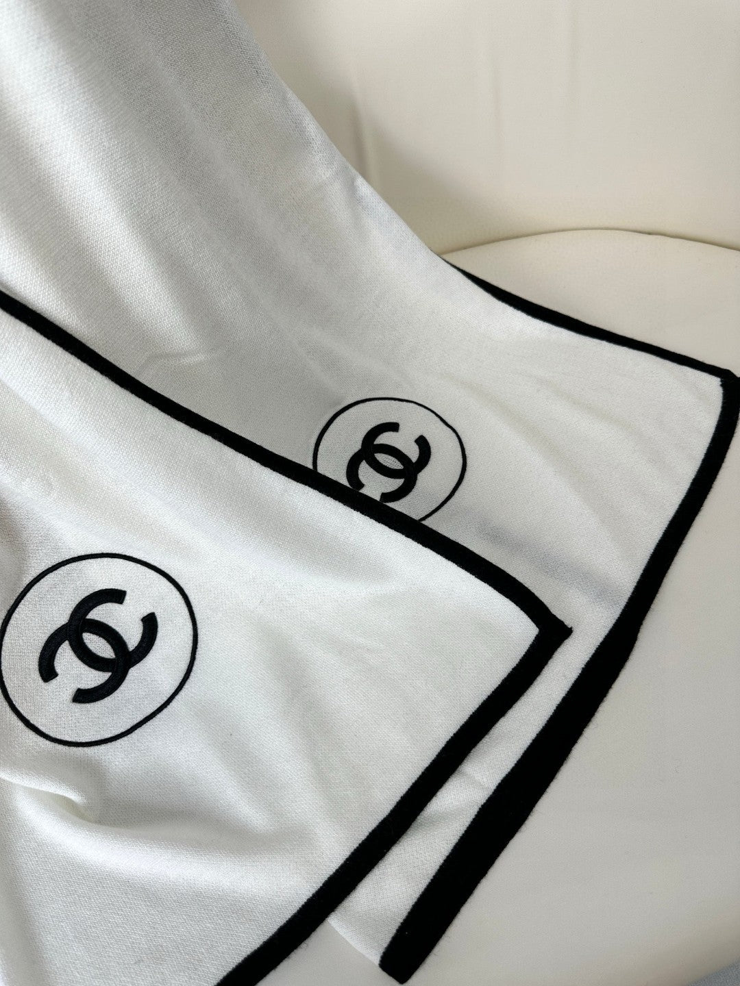 CC Scarf 200 CM In White Cashmere And Silk 419964