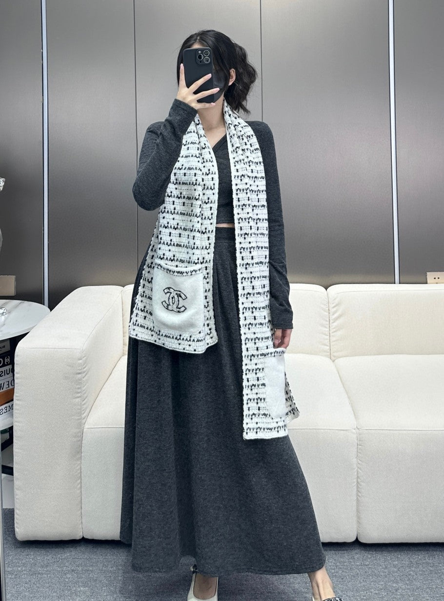 CC Scarf 180 CM In White Black Cashmere 421360