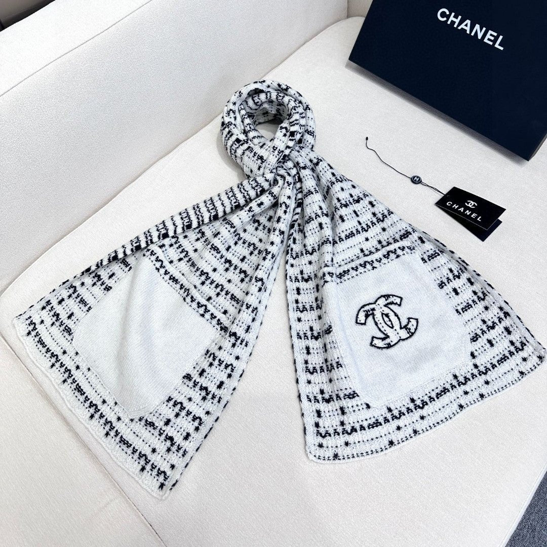 CC Scarf 180 CM In White Black Cashmere 421360