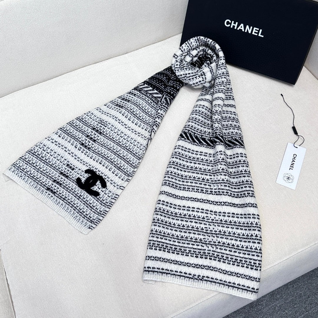 CC Scarf 180 CM In White Black Wool 422665