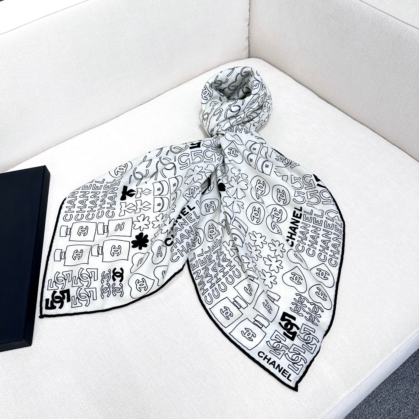CC Square Scarf 140 CM In White Silk 424550