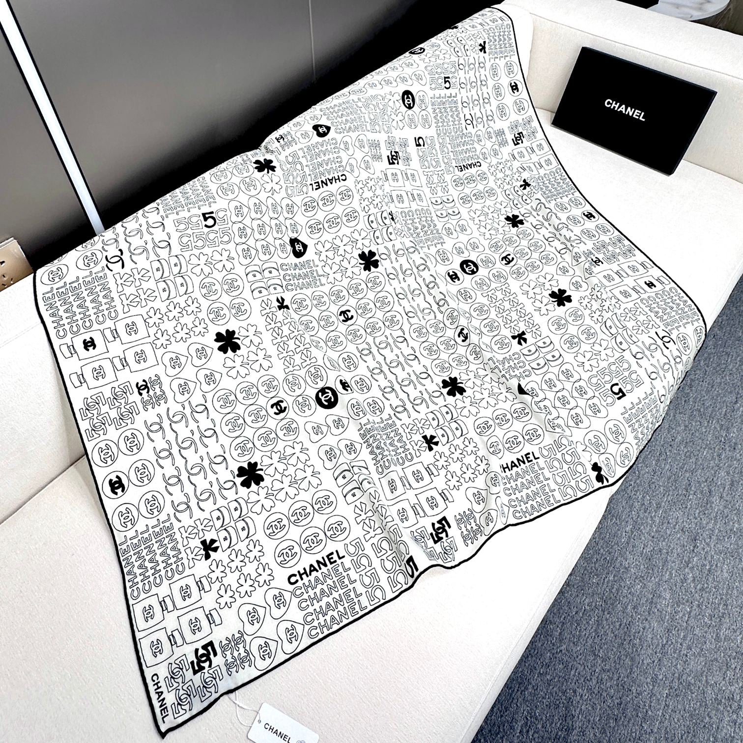 CC Square Scarf 140 CM In White Silk 424550