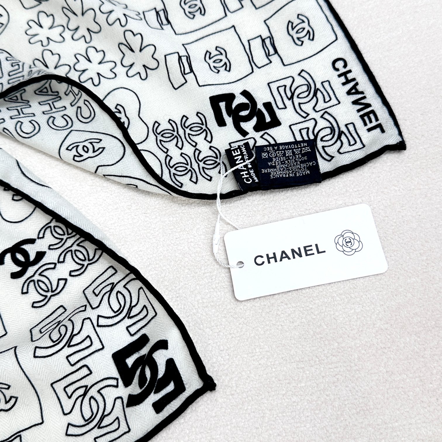 CC Square Scarf 140 CM In White Silk 424550