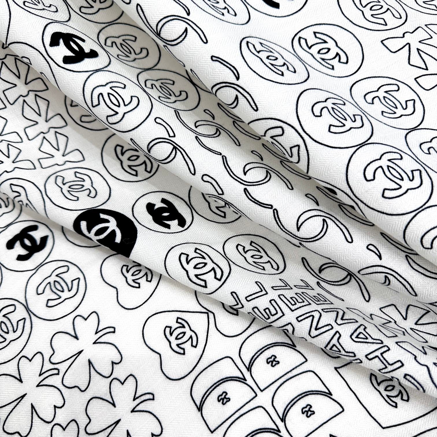 CC Square Scarf 140 CM In White Silk 424550