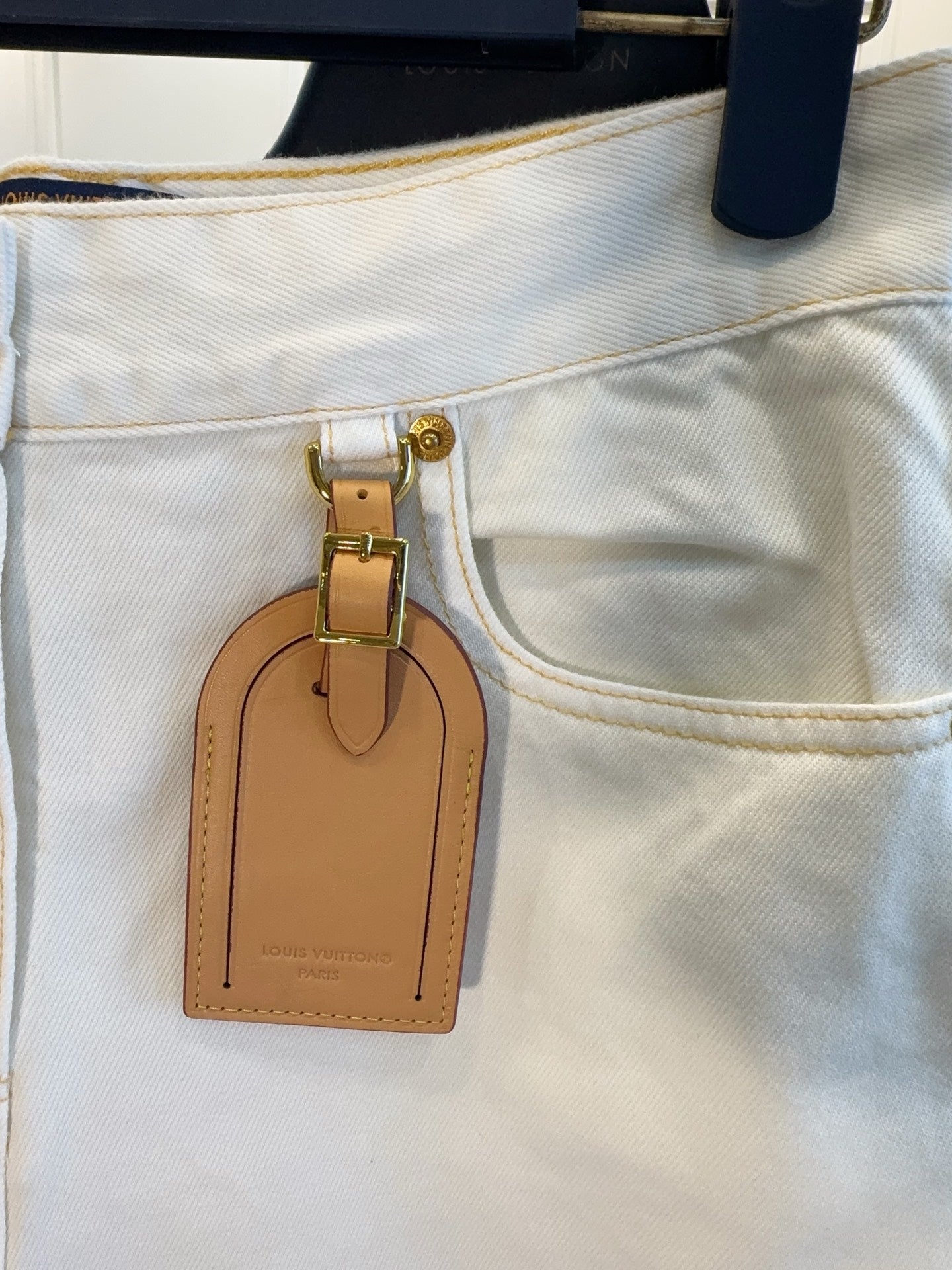 LV 25 Versatile  Slimming Denim Shorts White Cotton