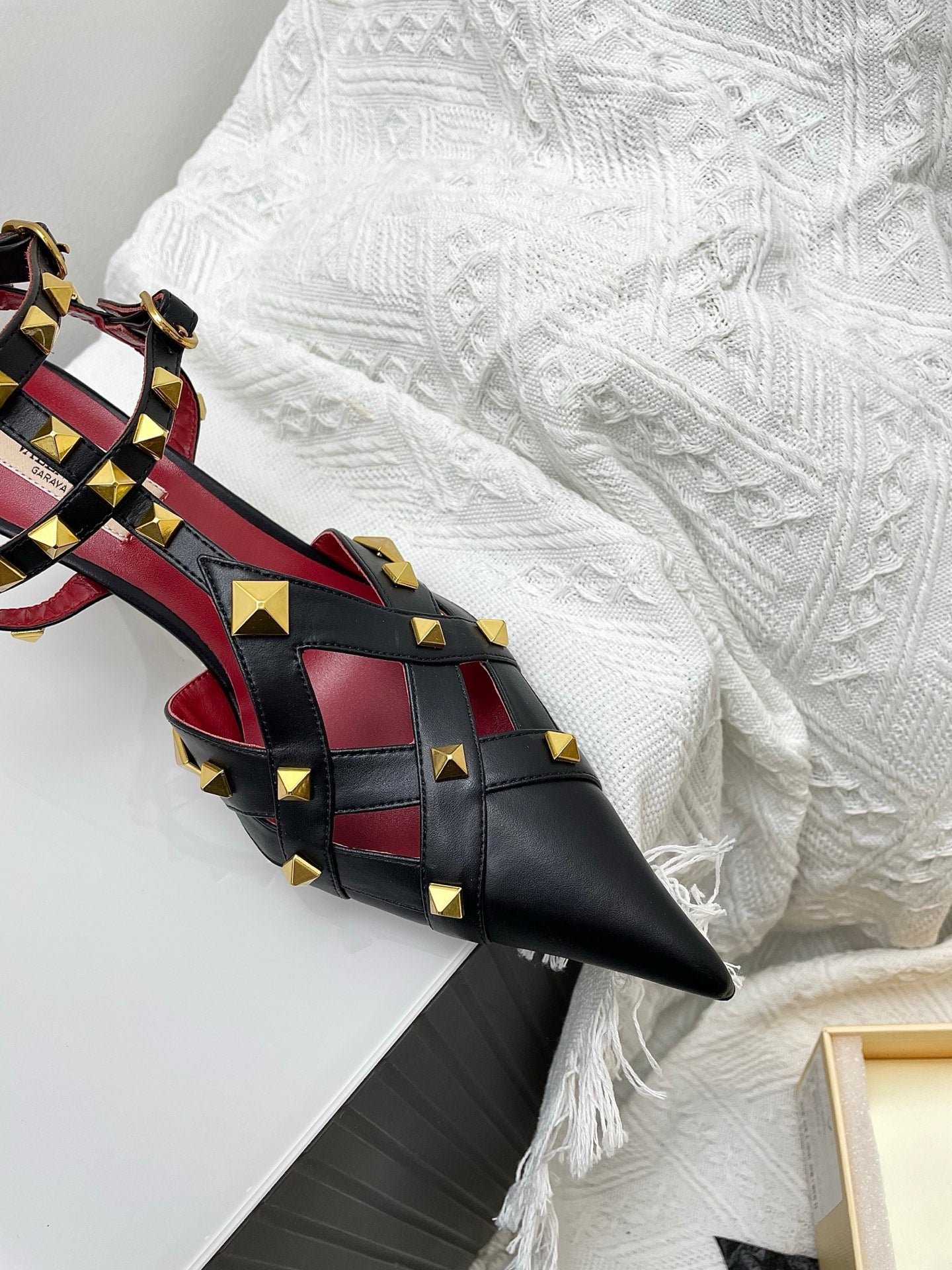 VT 26s Slingback 80 Black Burgundy Lambskin 611376