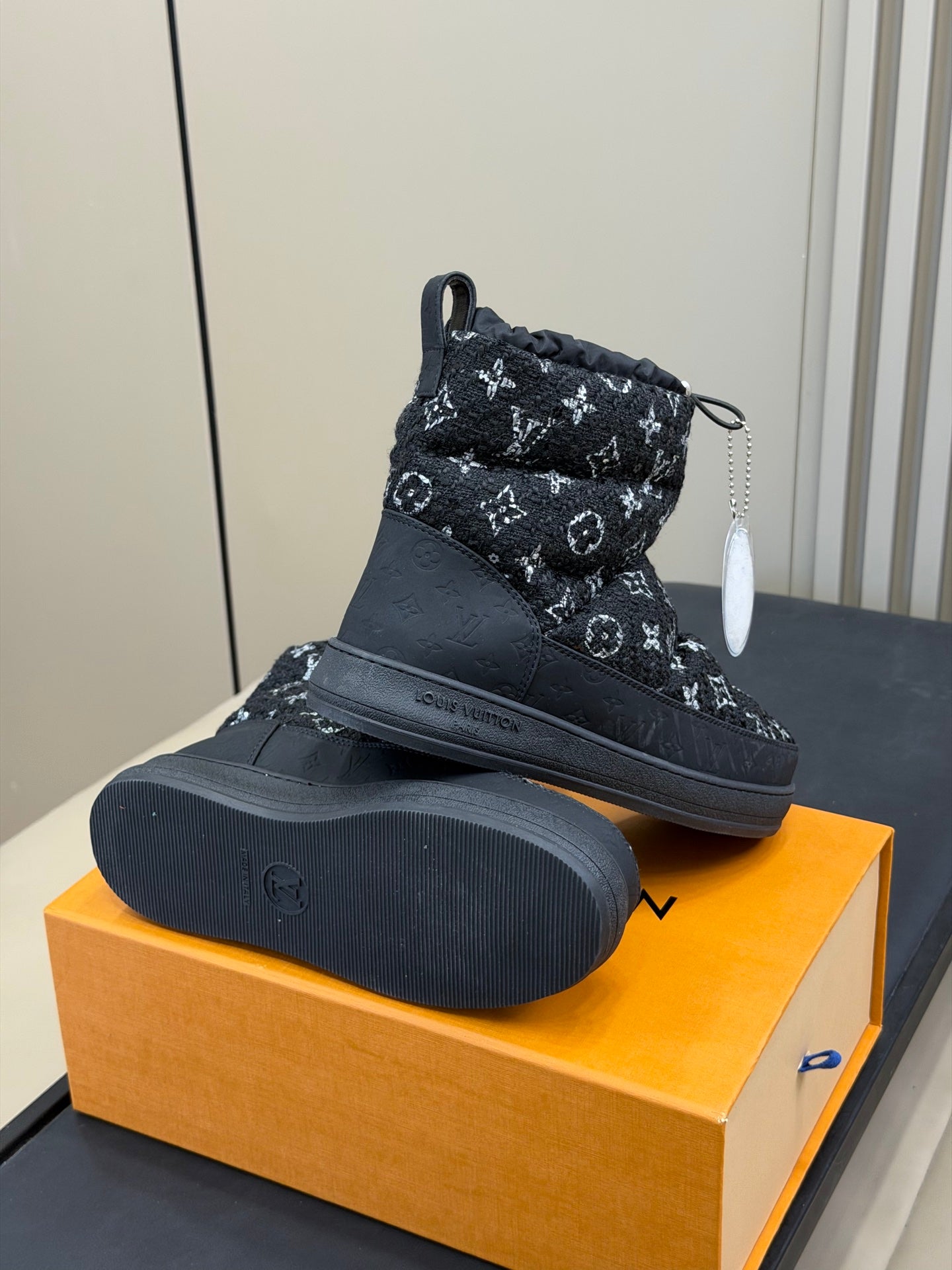 LV 25 Snow Boots Black White Tweed 576941