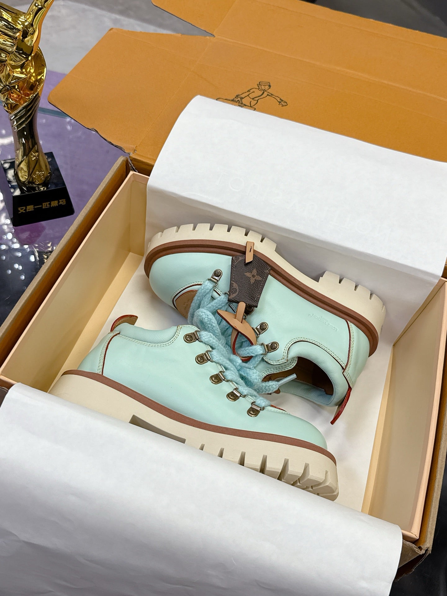 LV 26ss Sneaker Mint Green Sheepskin 672124
