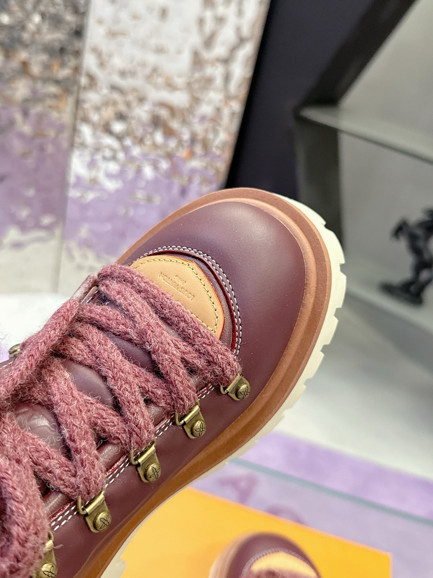 LV 26ss Sneaker Burgundy Sheepskin 672126
