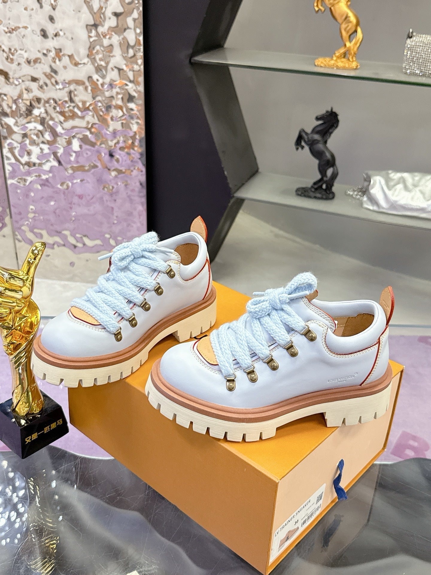 LV 26ss Sneaker Baby Blue Brown Sheepskin 672129