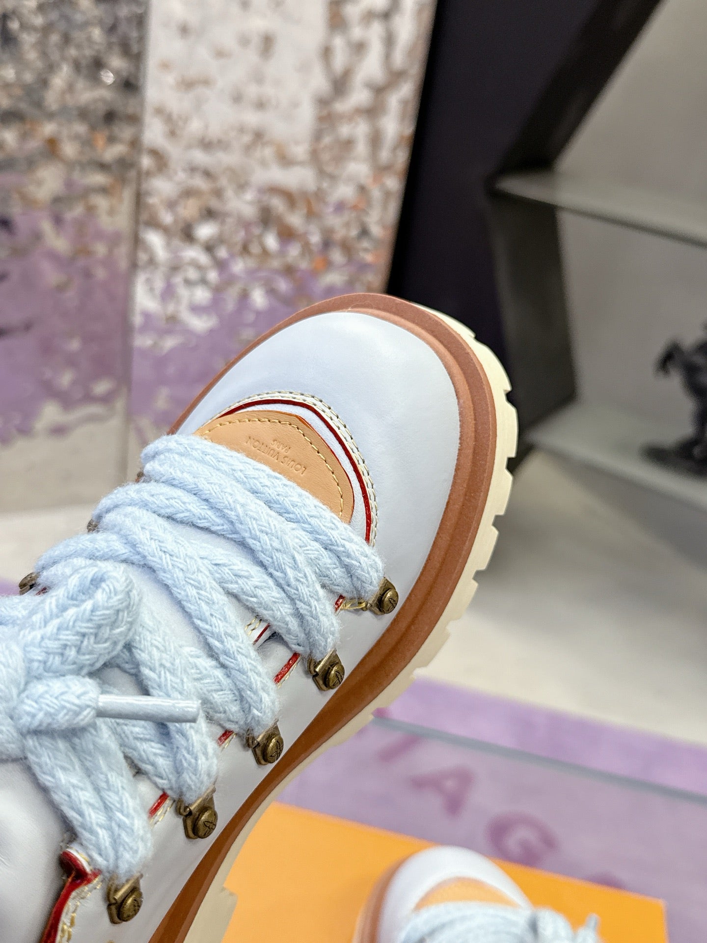 LV 26ss Sneaker Baby Blue Brown Sheepskin 672129