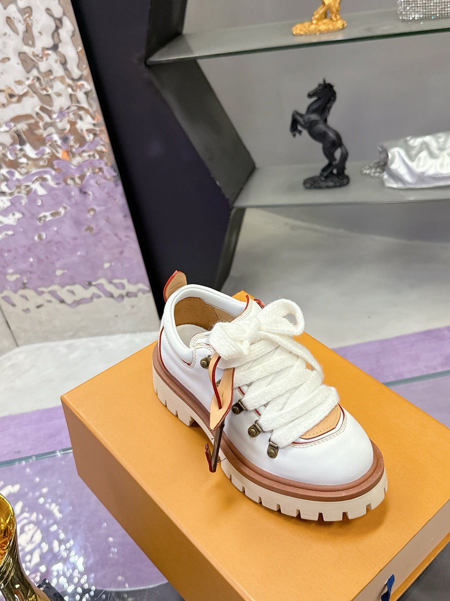 LV 26ss Sneaker White Brown Sheepskin 672128