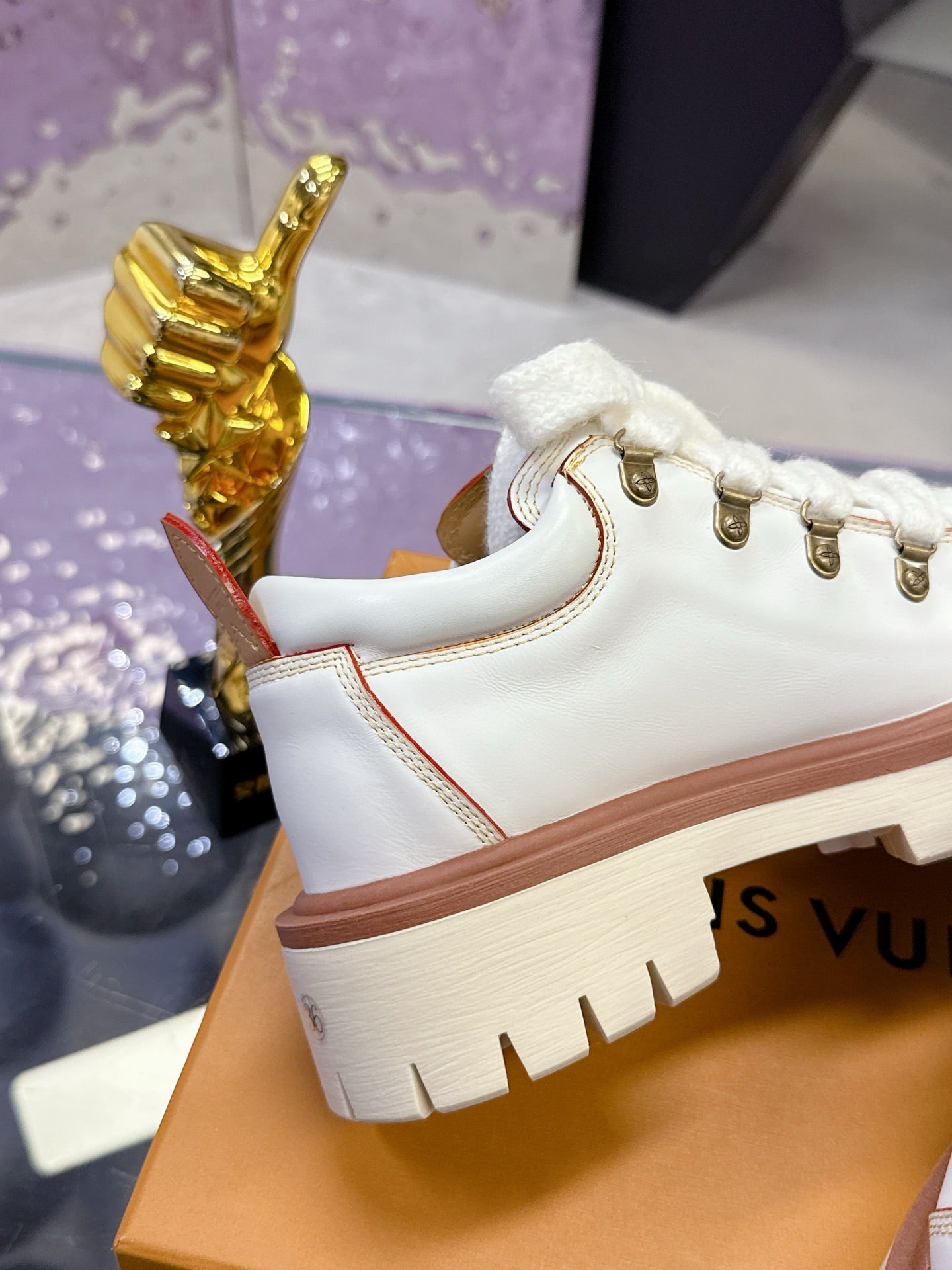 LV 26ss Sneaker White Brown Sheepskin 672128
