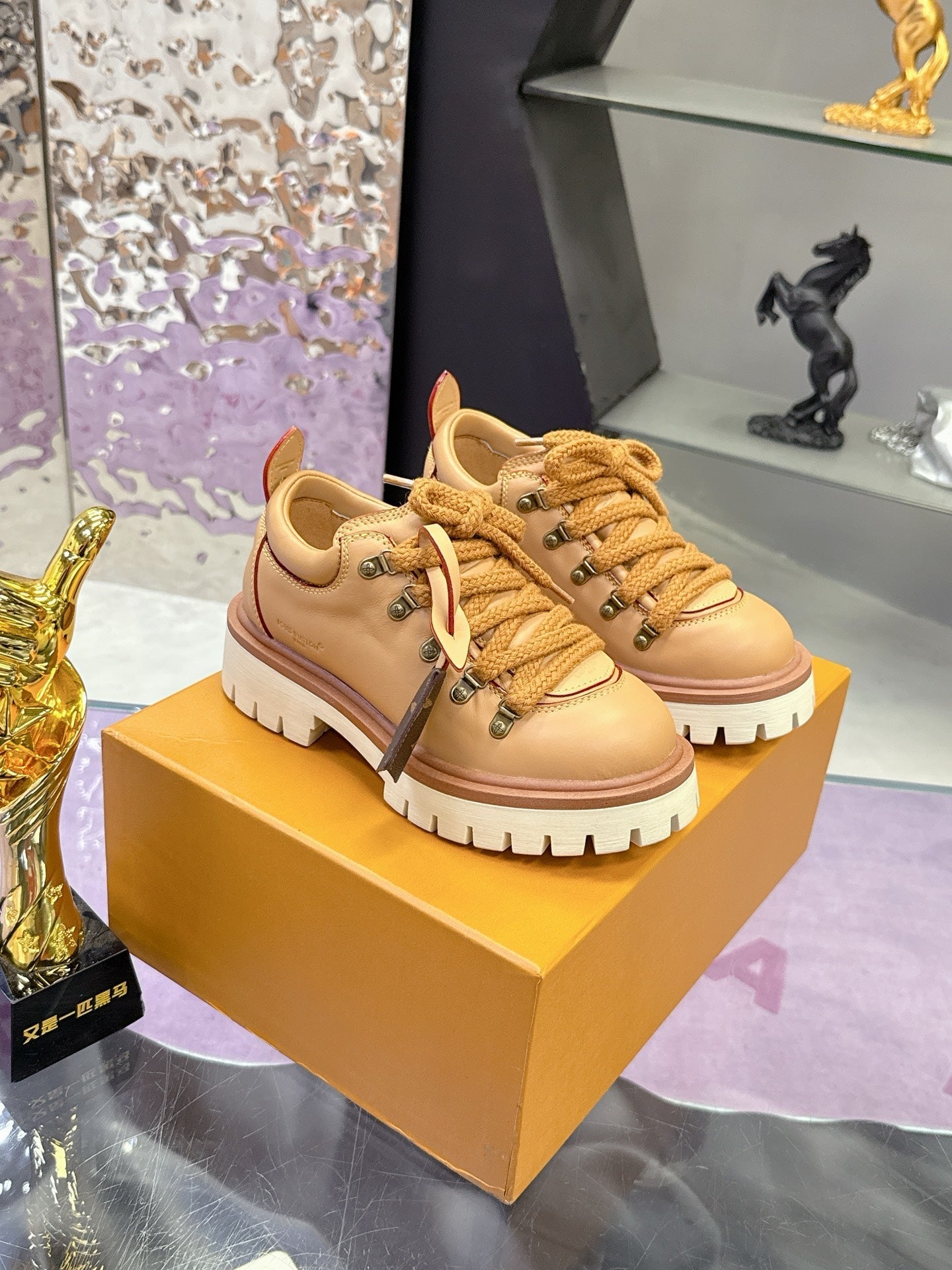 LV 26ss Sneaker Tan Brown Sheepskin 672130