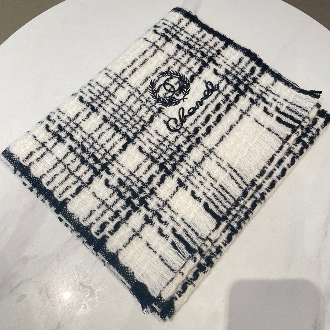 CC Scarf 186 CM In White With Black Stripes Fleece Wool 418245