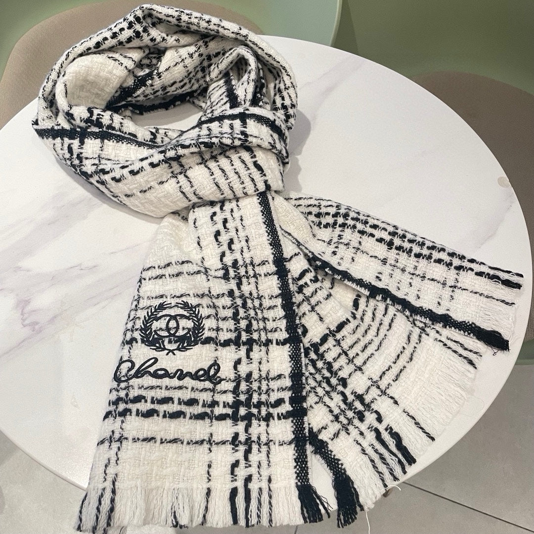 CC Scarf 186 CM In White With Black Stripes Fleece Wool 418245