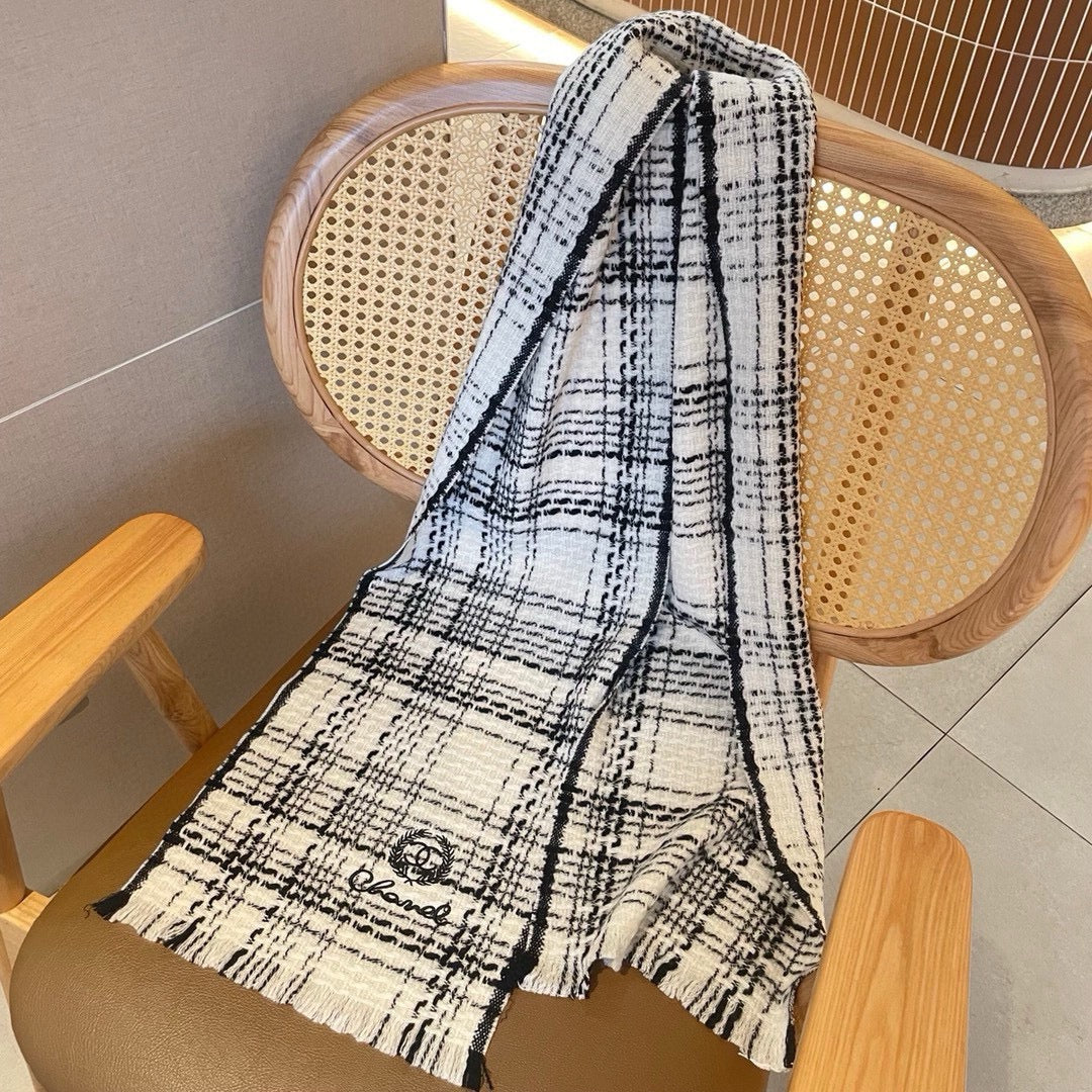 CC Scarf 186 CM In White With Black Stripes Fleece Wool 418245