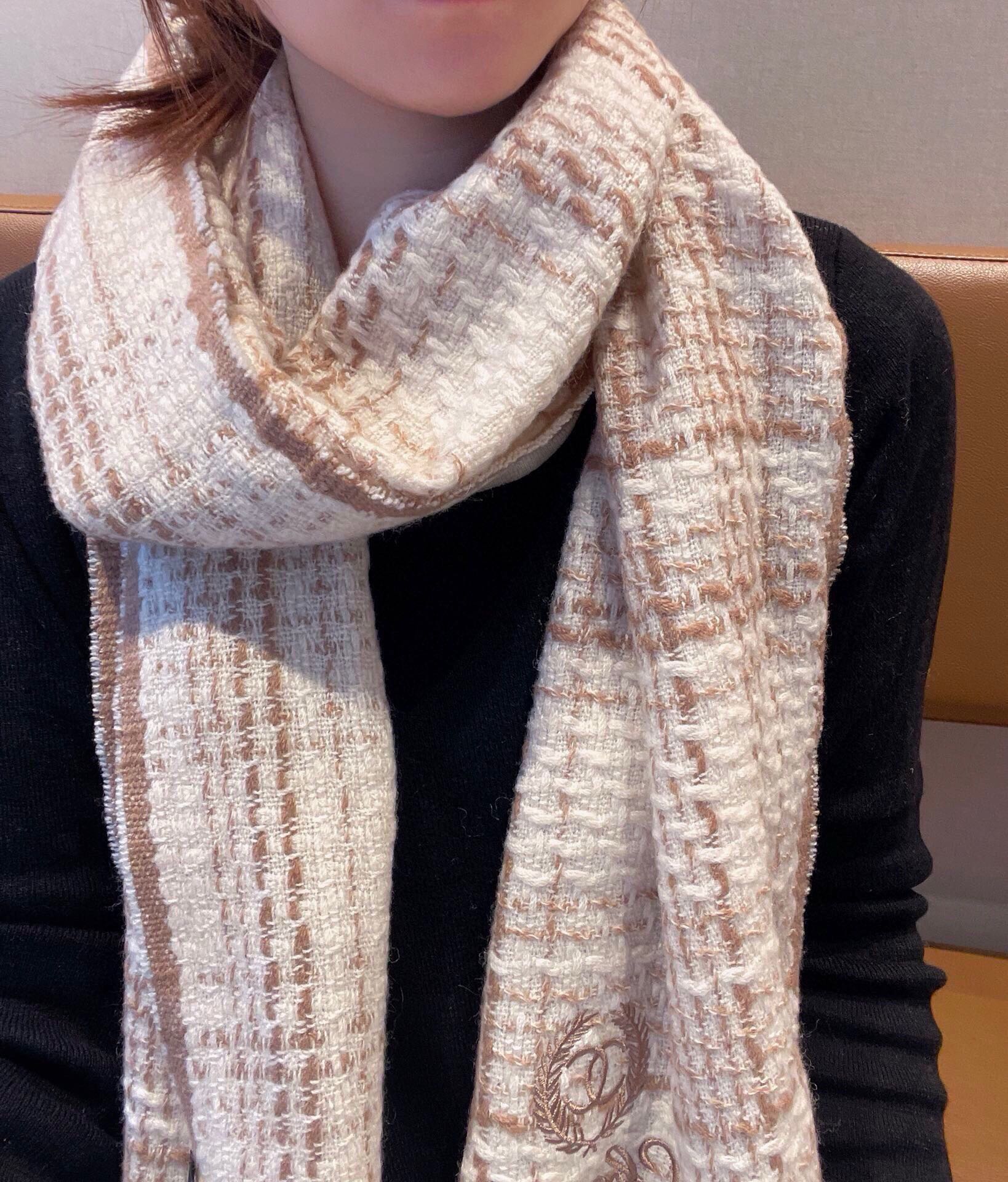 CC Scarf 186 CM In White With Brown Stripes Fleece Wool 416926