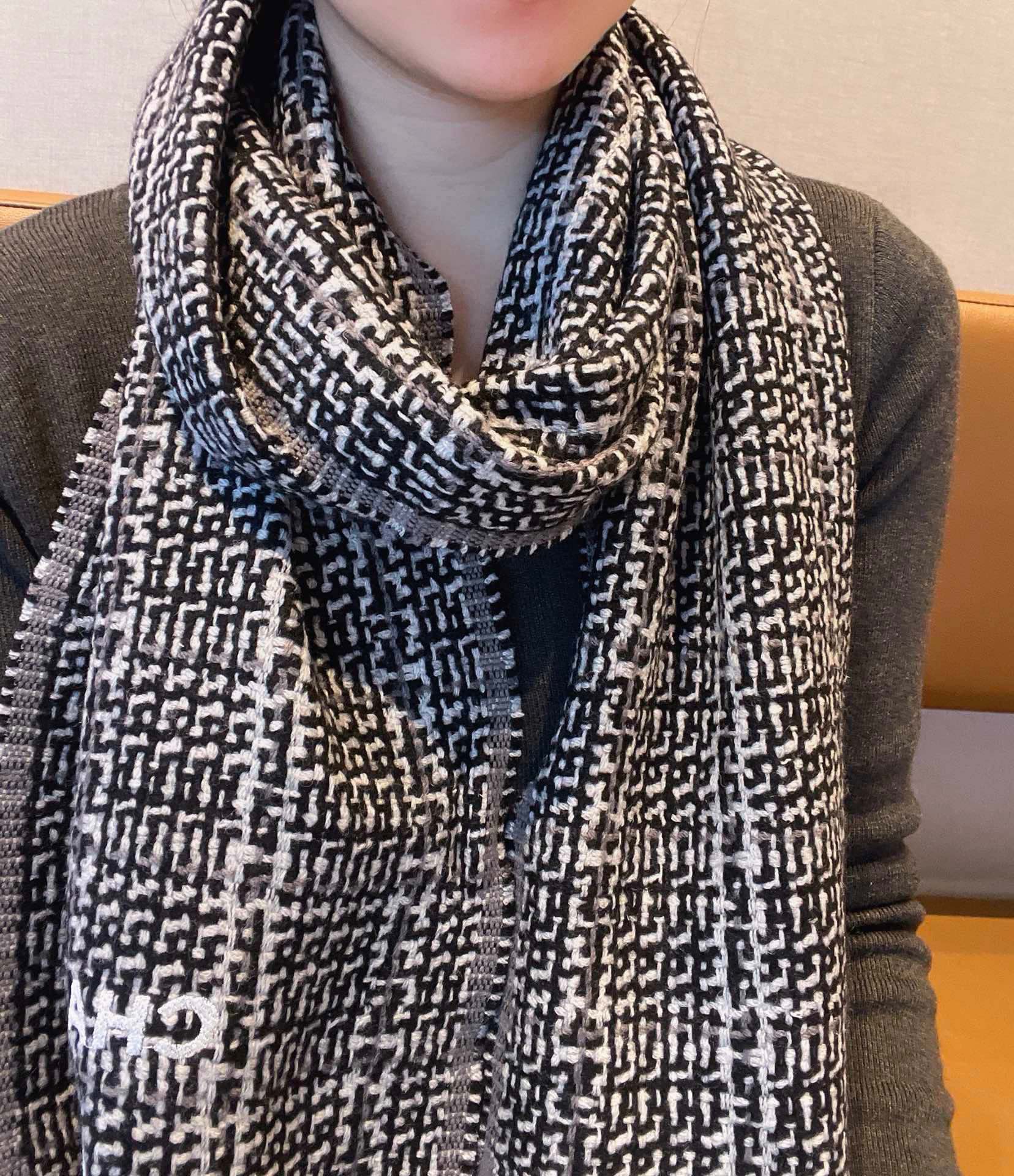CC Scarf 180 CM Black With White Stripes Wool 422790