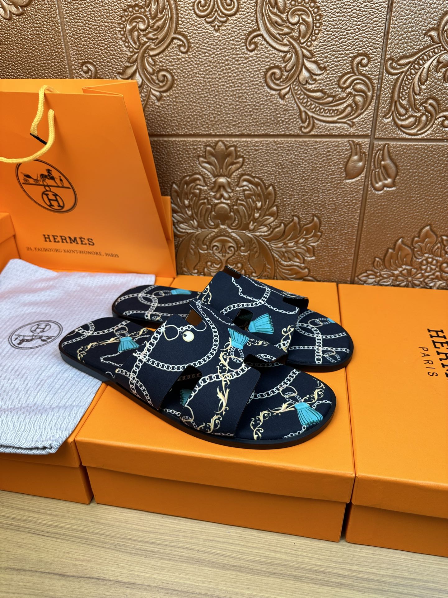 HM IZMIR SANDAL DENIM COLOR SUEDE WITH CHAIN MOTIF