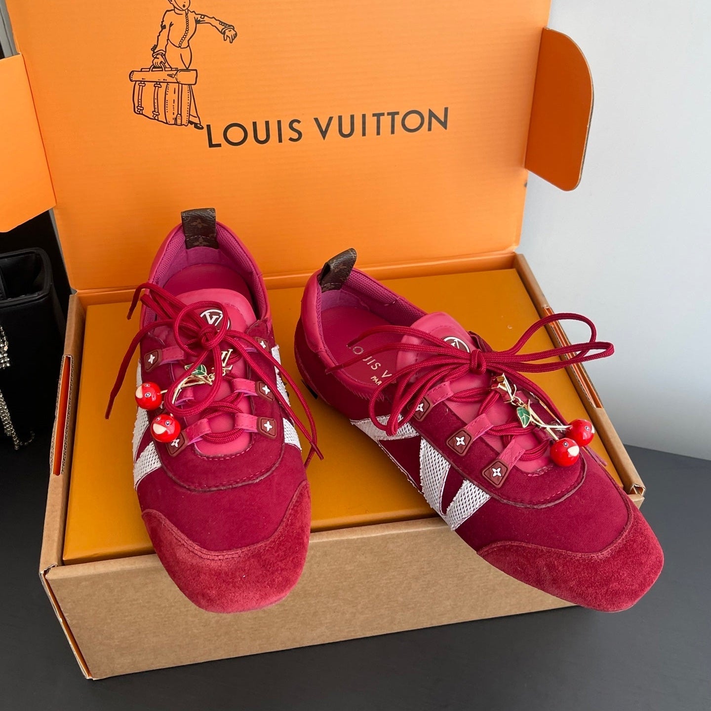 LV 26ss Ballet Sneakers Raspberry Red Velvet 631492