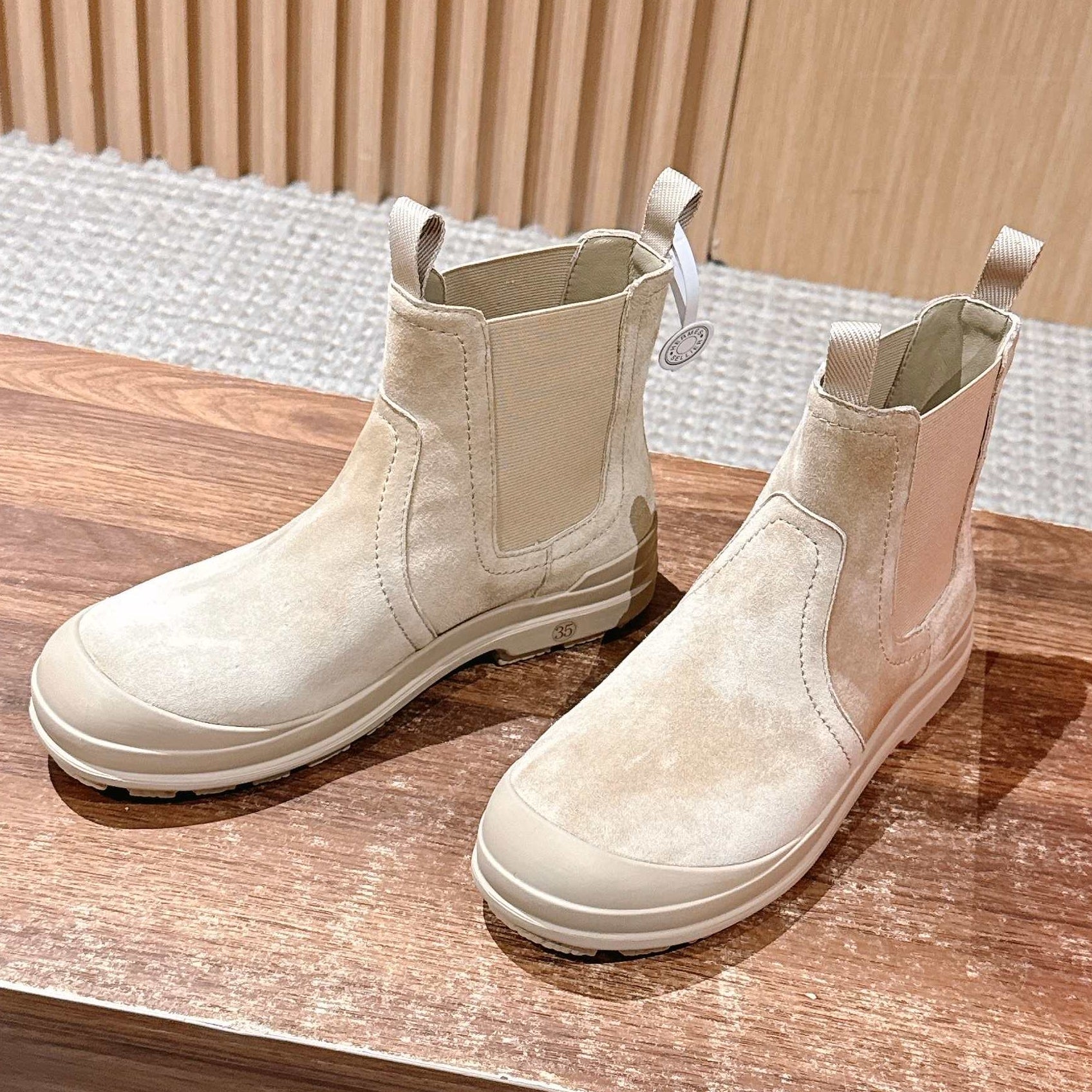 HM 25  Chelsea Ankle Boots Beige Suede 512547