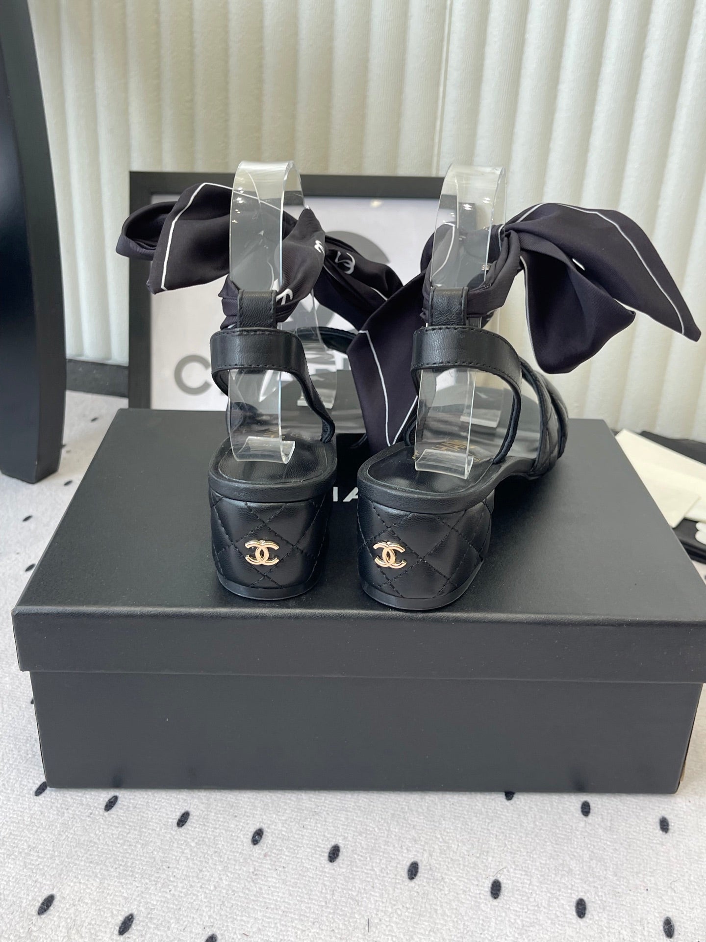 CC 26s Sandals 55 Black Sheepskin 650080