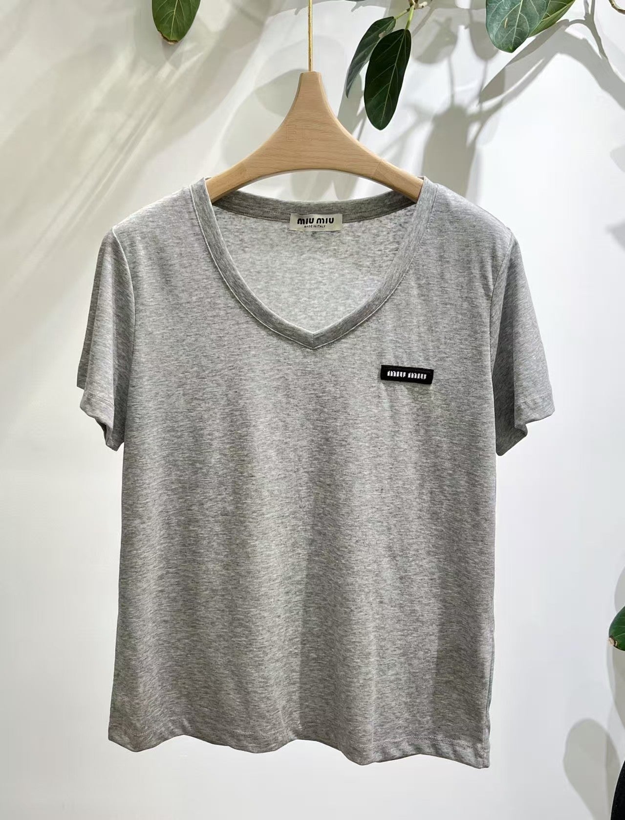 Miumiu 2026 V-neck short-sleeved T-shirt Cotton