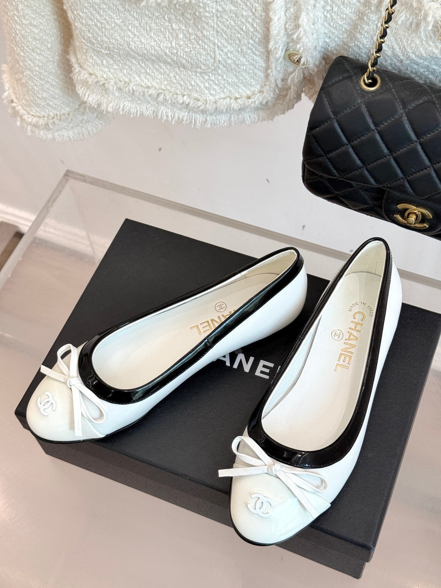 Chanel 25 Bowknot Ballet Flat White Black Sheepskin 473065
