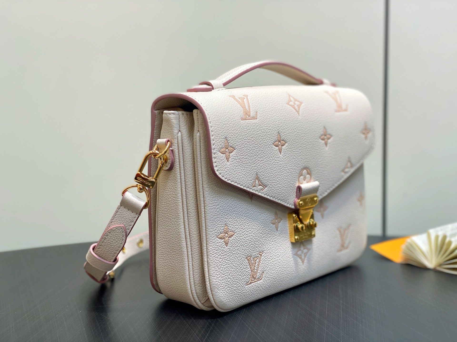 LV Pochette MÃ©tis 25cm Cream Grained Calfskin