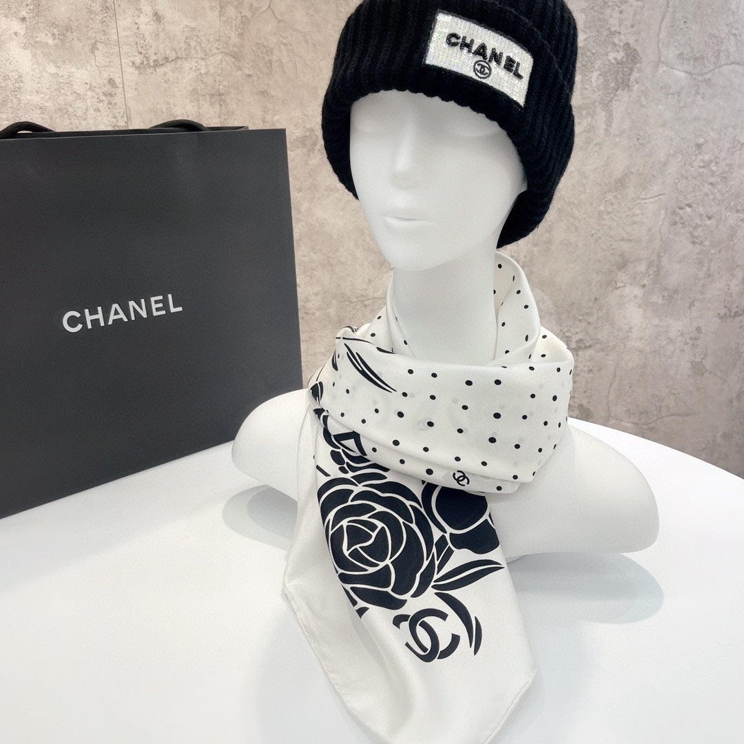 CC Square Scarf 90 CM In White Polka Dot Black Camellia Silk Twill 288722