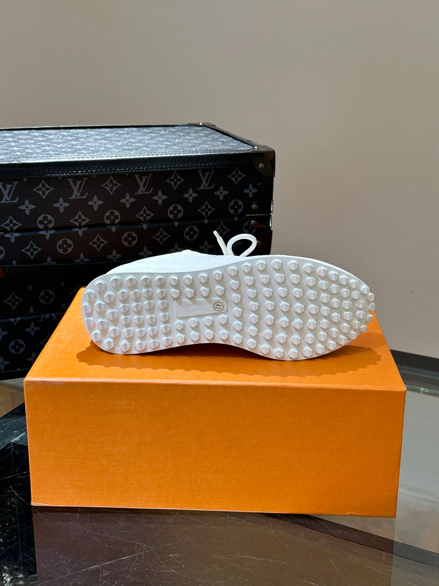 LV SNEAKERS IN WHITE CALFSKIN AND FABRIC BREATHABLE