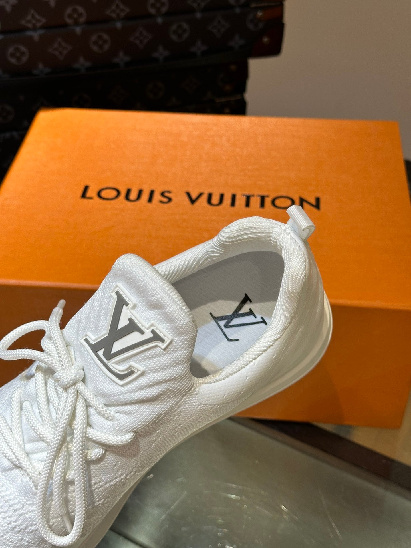 LV SNEAKERS IN WHITE CALFSKIN AND FABRIC BREATHABLE